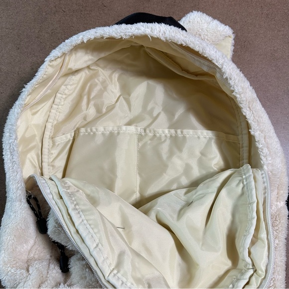 Fuzzy backpack - Picture 6 of 14